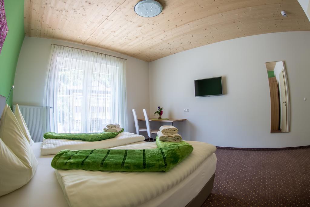 Gaestehaus Krappinger/Pizzeria Mamma Mia Ossiach Szoba fotó