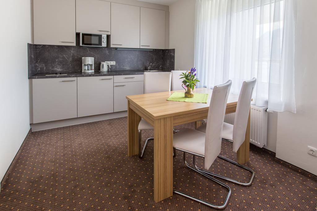 Gaestehaus Krappinger/Pizzeria Mamma Mia Ossiach Szoba fotó