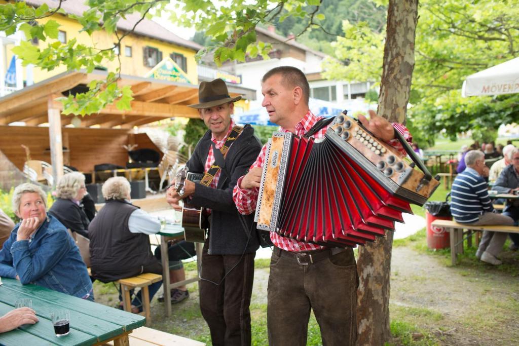 Gaestehaus Krappinger/Pizzeria Mamma Mia Ossiach Kültér fotó