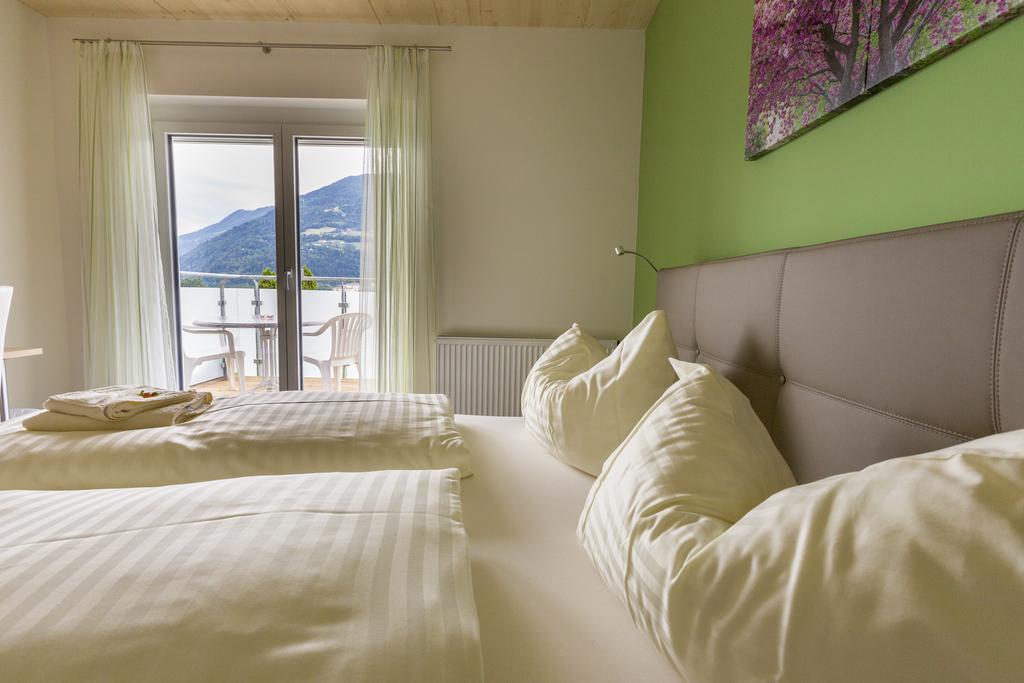 Gaestehaus Krappinger/Pizzeria Mamma Mia Ossiach Szoba fotó