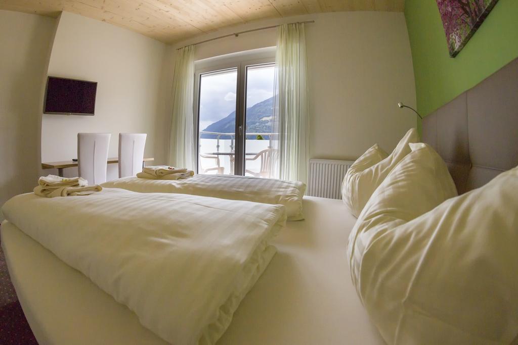 Gaestehaus Krappinger/Pizzeria Mamma Mia Ossiach Szoba fotó